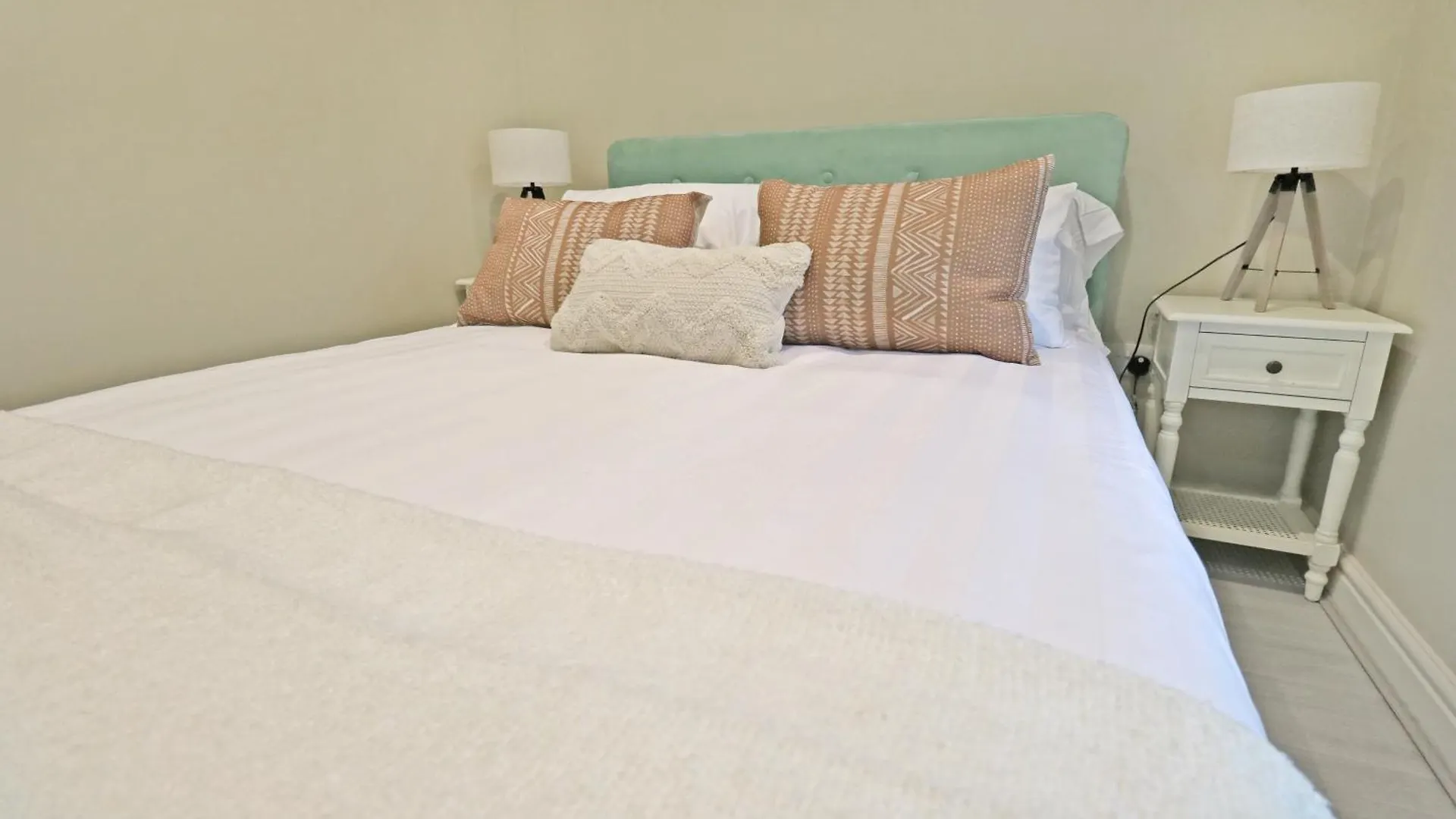 Black Pearl Stays - Saltburn Apartments
