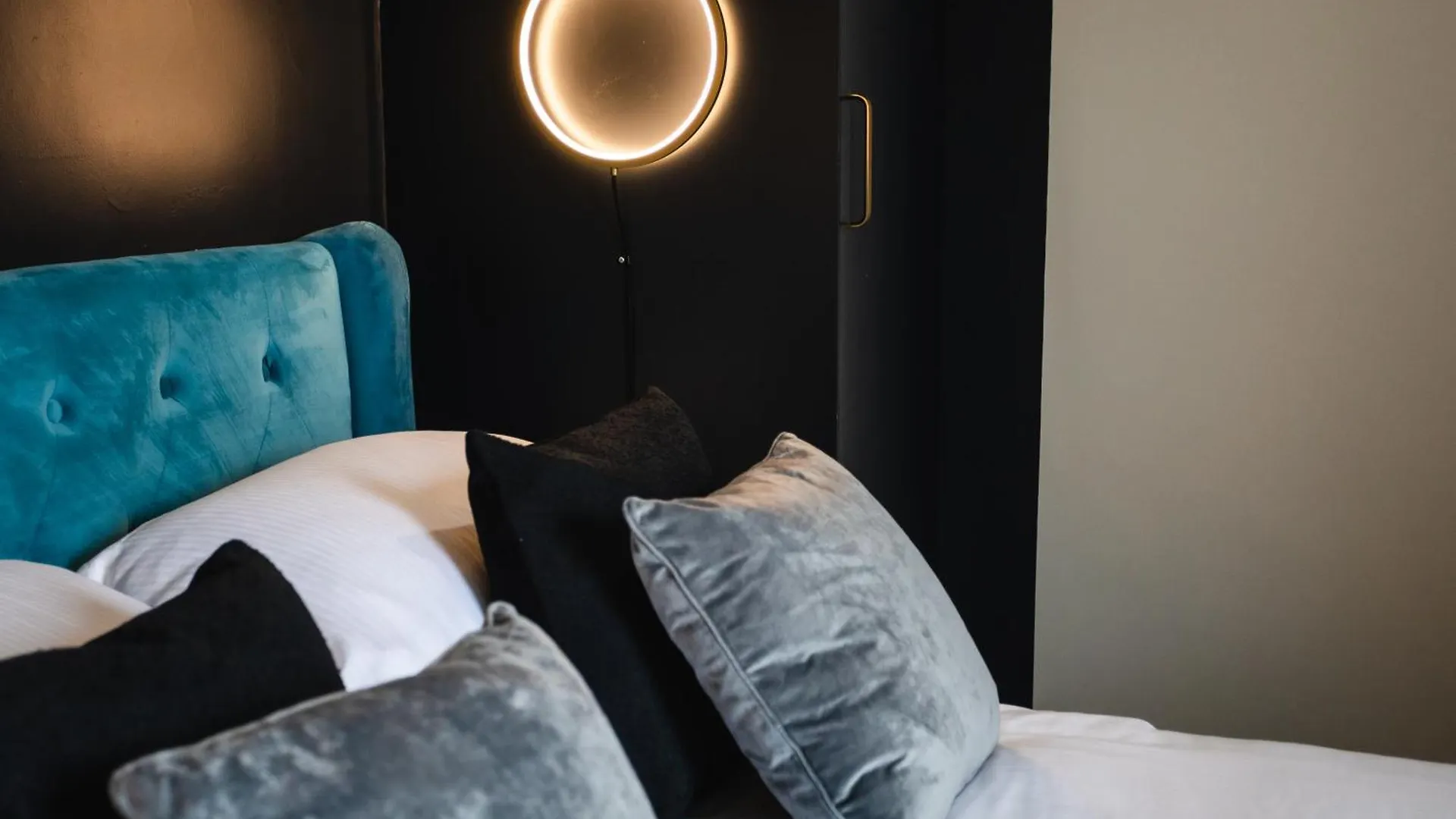 Black Pearl Stays - Saltburn Apartments  Saltburn-by-the-Sea